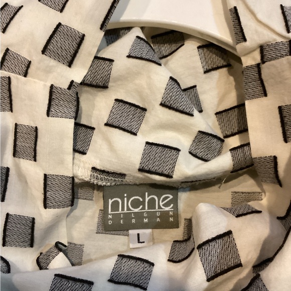 Niche Geometric Pattern Blouse - Picture 2 of 4